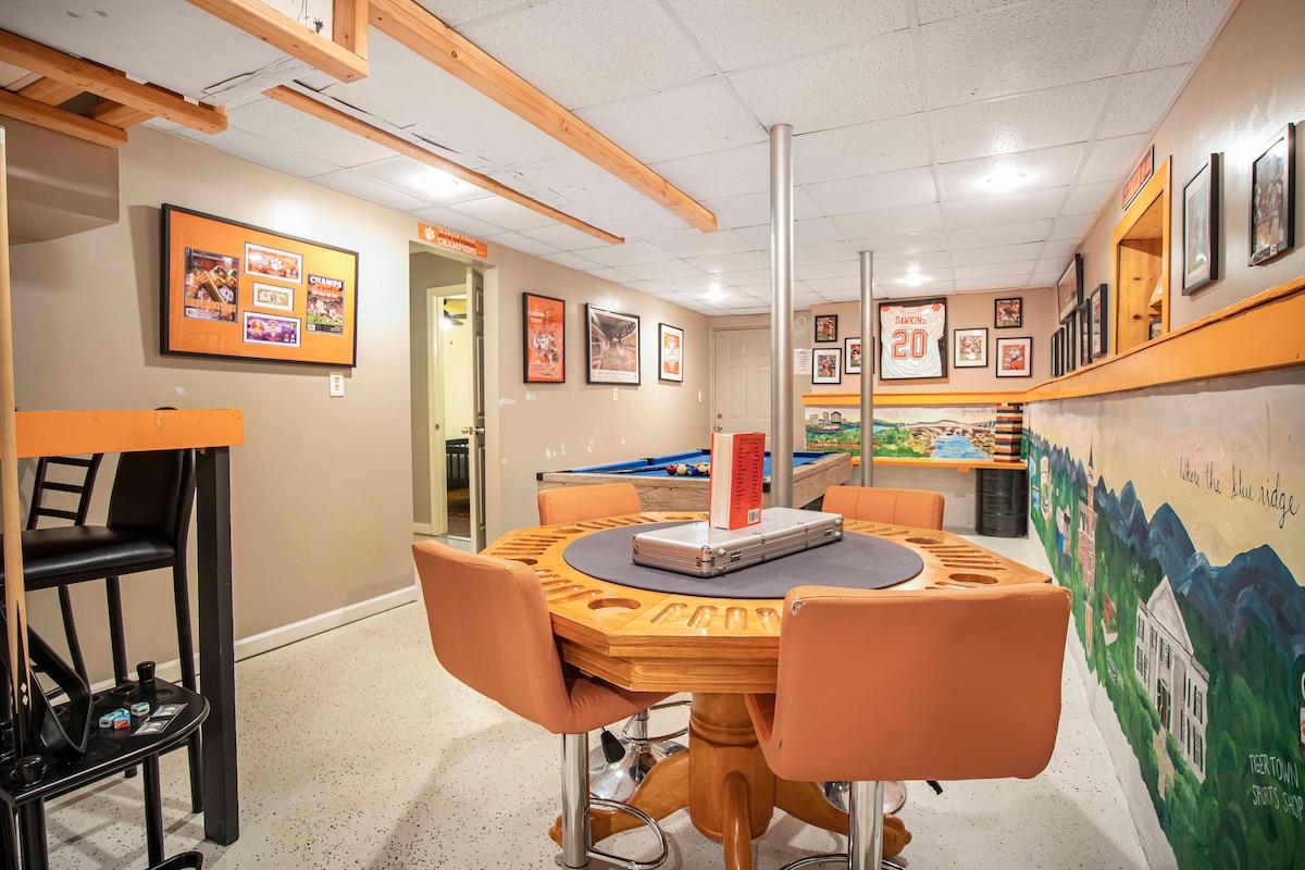 The Tiger's Den - Walk to downtown Clemson!3