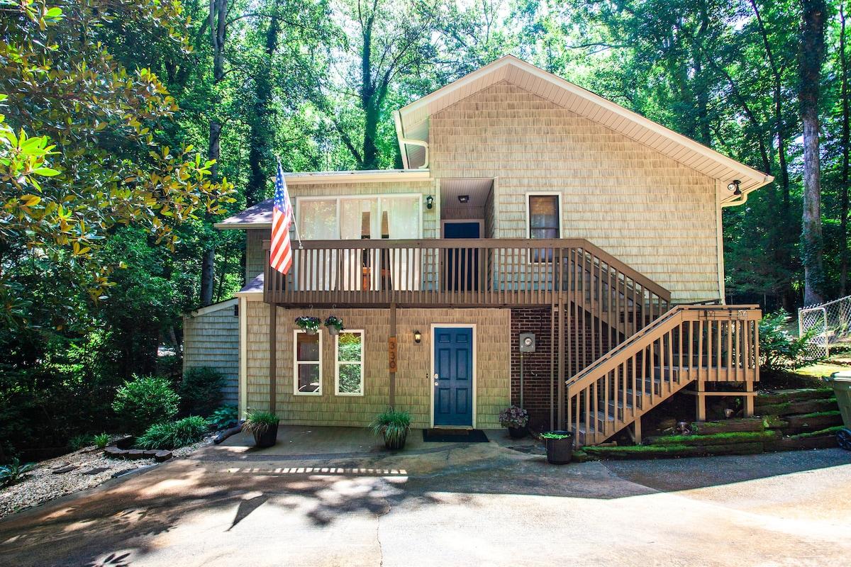 The Tiger's Den - Walk to downtown Clemson!