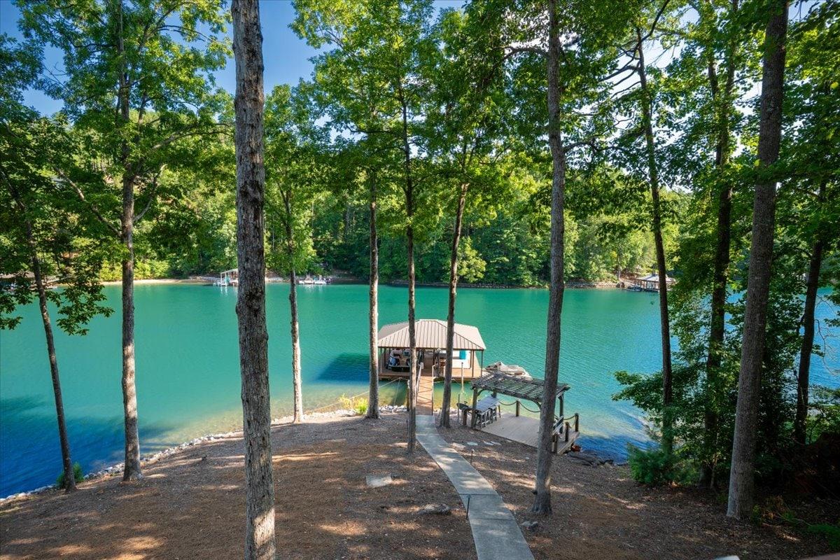 Cedar Cove on Lake Keowee!5